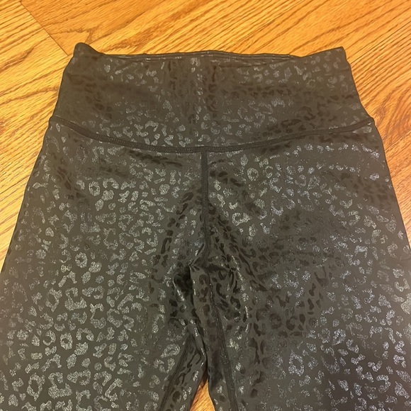 Kimberly Woman’s Black Animal Print Leggings Size S - Picture 3 of 6
